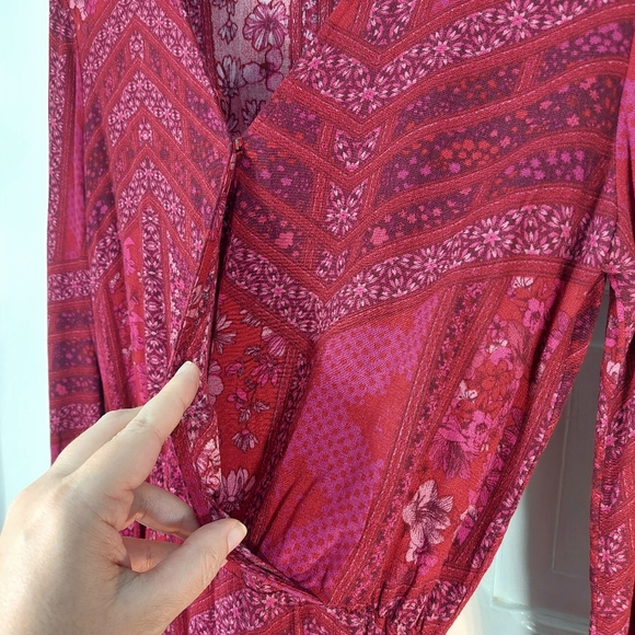 Kendall & Kylie Red Paisley Long Sleeve V-Neck Romper Sz M - Picture 4 of 16